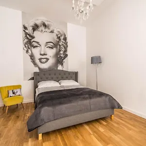 Marilyn W Kamienicy Wicherkiewiczow Polska