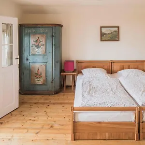 https://2-chalets-innsbruck.innsbruckaustriahotels.com
