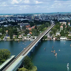 Apartment Zentrumnah Direkt An Ubahn Bei Un-vic Und Am Badestrand, Wien